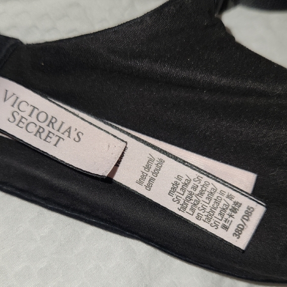 Victoria's Secret Black Bra with Molded Cups and Underwire - Picture 5 of 10